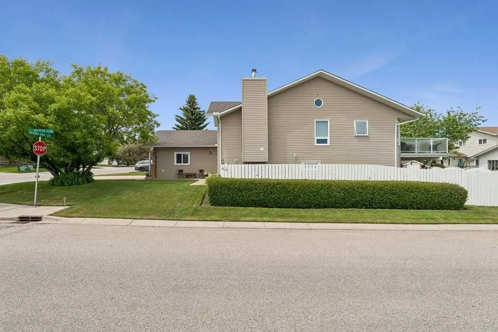 44 Macewan Ridge Gate NW Calgary AB T3K 3W2