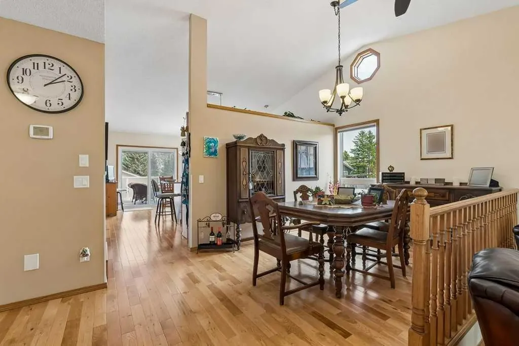 44 Macewan Ridge Gate NW Calgary AB T3K 3W2