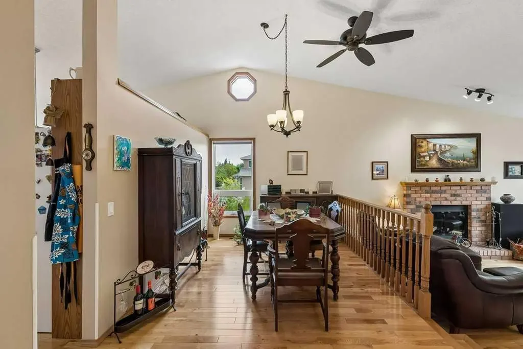 44 Macewan Ridge Gate NW Calgary AB T3K 3W2