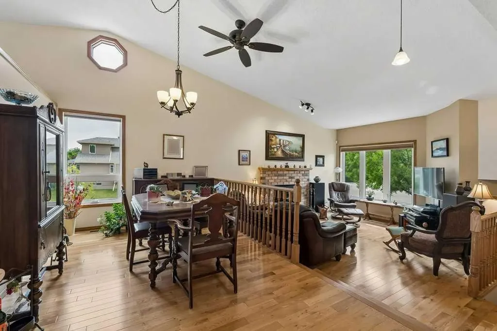 44 Macewan Ridge Gate NW Calgary AB T3K 3W2