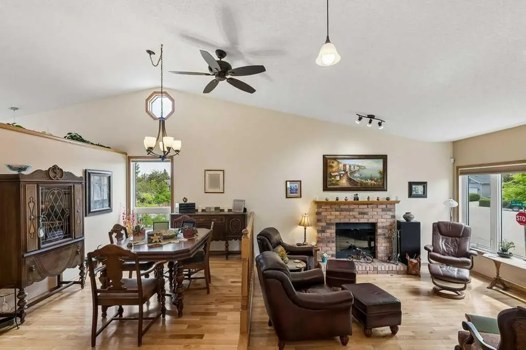 44 Macewan Ridge Gate NW Calgary AB T3K 3W2