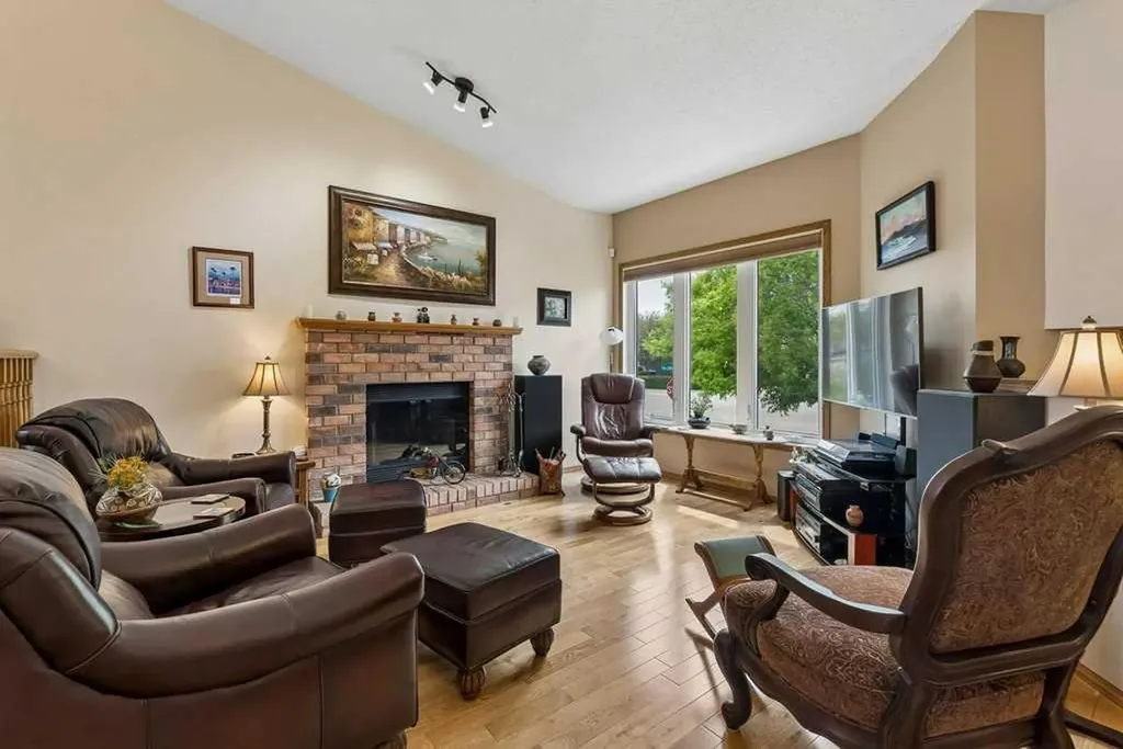44 Macewan Ridge Gate NW Calgary AB T3K 3W2