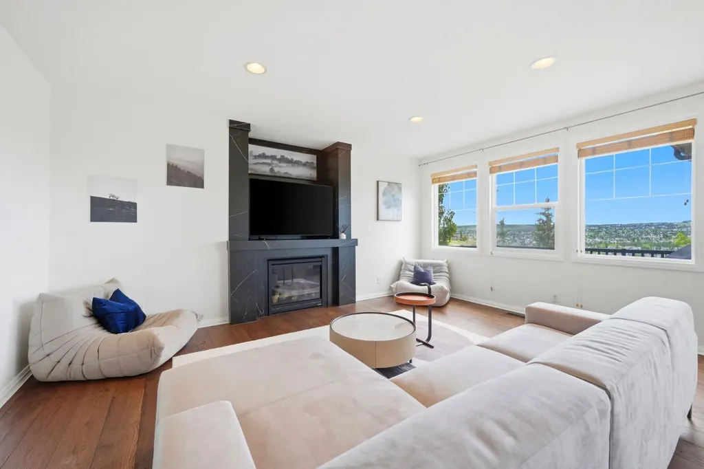170 Panamount Road NW Calgary AB T3K 0H8