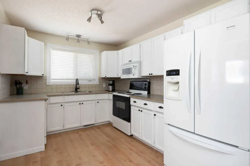 116 Rowan Street Fort Mcmurray AB T9H 2Y5