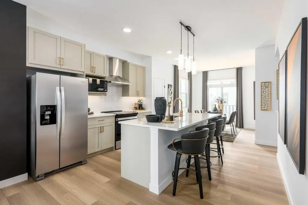 30 Rochester View NW Calgary AB T3L 0M8