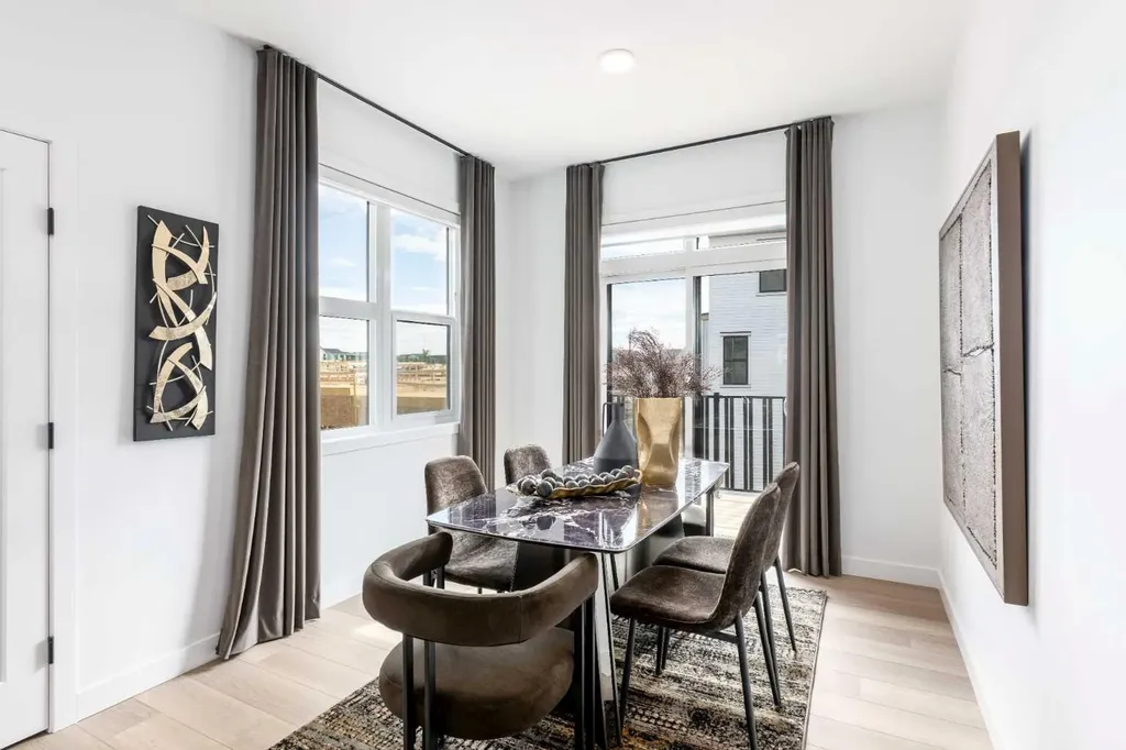 30 Rochester View NW Calgary AB T3L 0M8