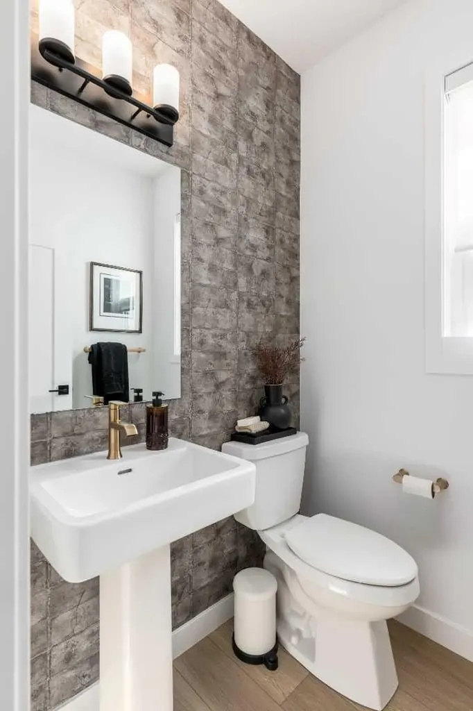 30 Rochester View NW Calgary AB T3L 0M8