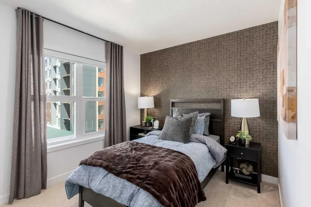 30 Rochester View NW Calgary AB T3L 0M8