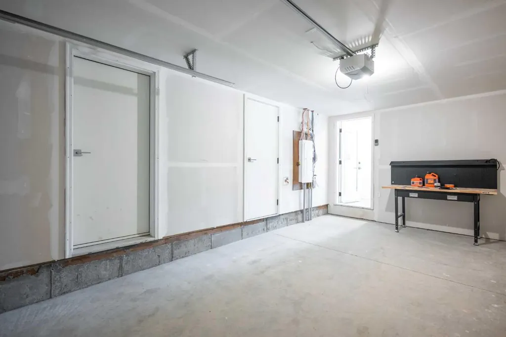 30 Rochester View NW Calgary AB T3L 0M8