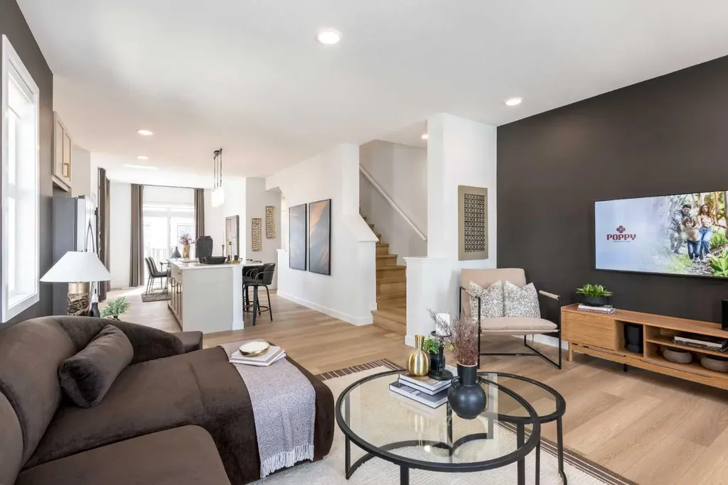 30 Rochester View NW Calgary AB T3L 0M8