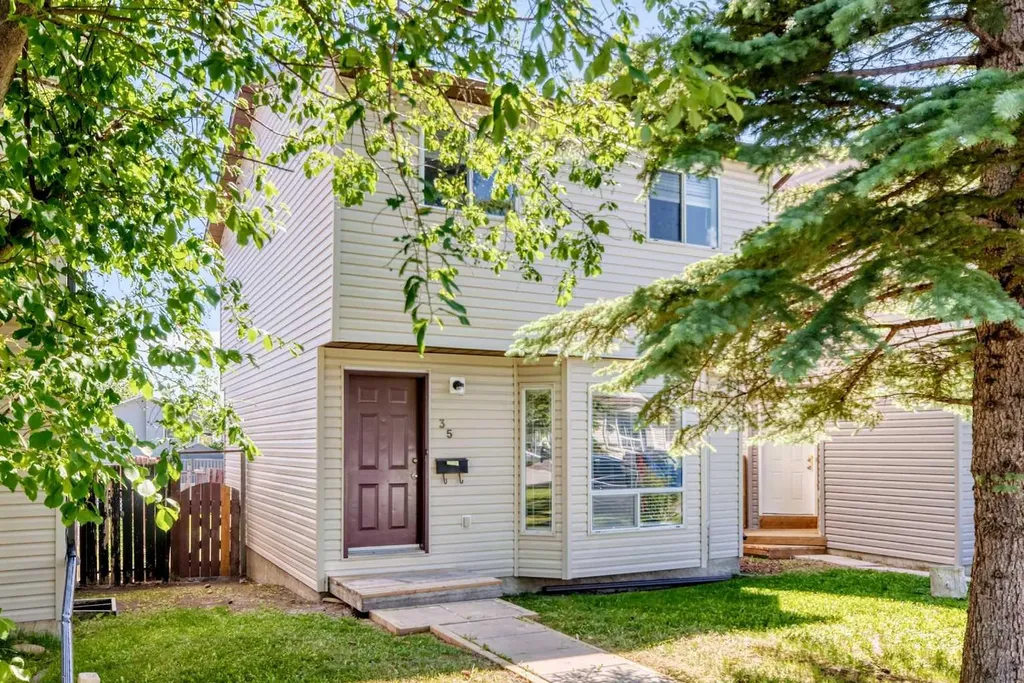 35 Martindale Court NE Calgary AB T3J2V8