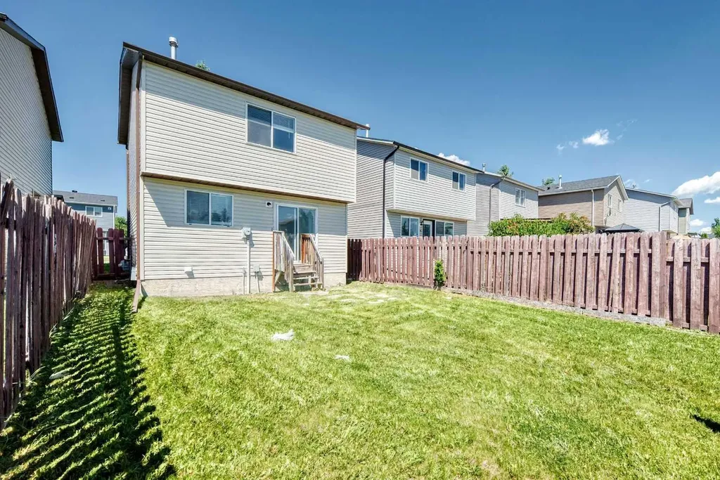 35 Martindale Court NE Calgary AB T3J2V8