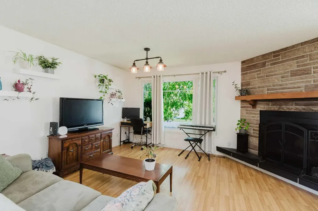 9410 70 Avenue Grande Prairie AB T8V5W8