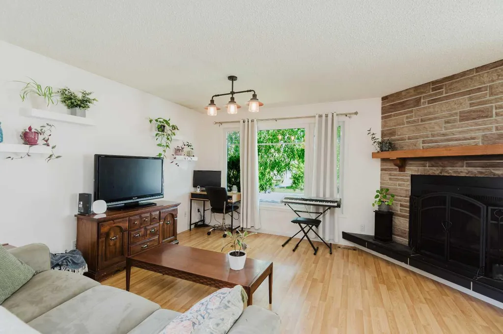 9410 70 Avenue Grande Prairie AB T8V5W8