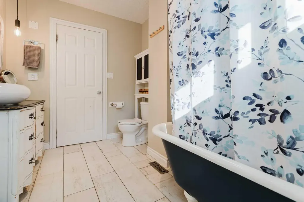 9410 70 Avenue Grande Prairie AB T8V5W8
