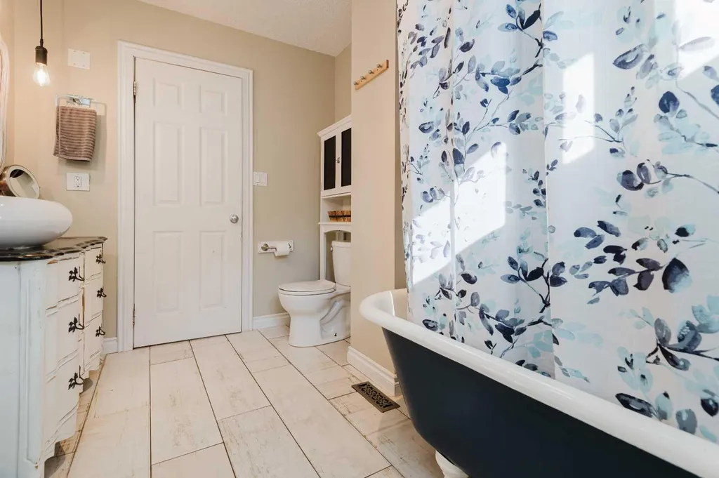 9410 70 Avenue Grande Prairie AB T8V5W8