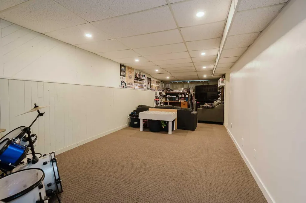 9410 70 Avenue Grande Prairie AB T8V5W8