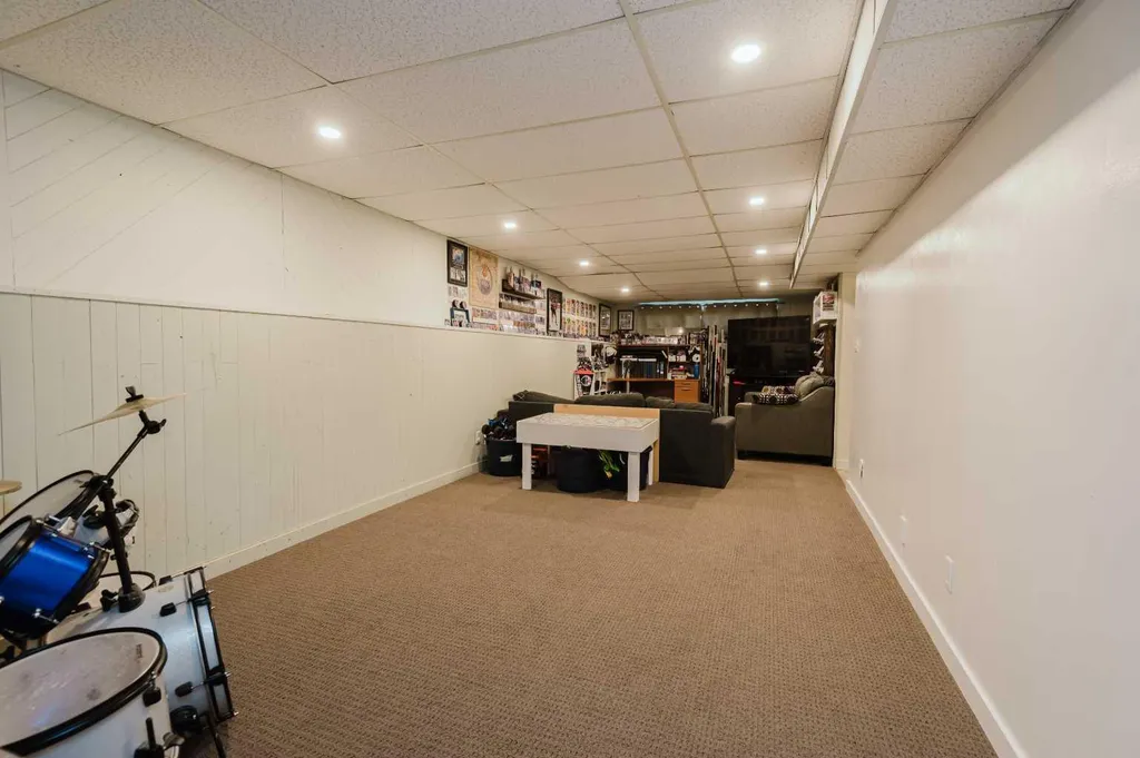 9410 70 Avenue Grande Prairie AB T8V5W8