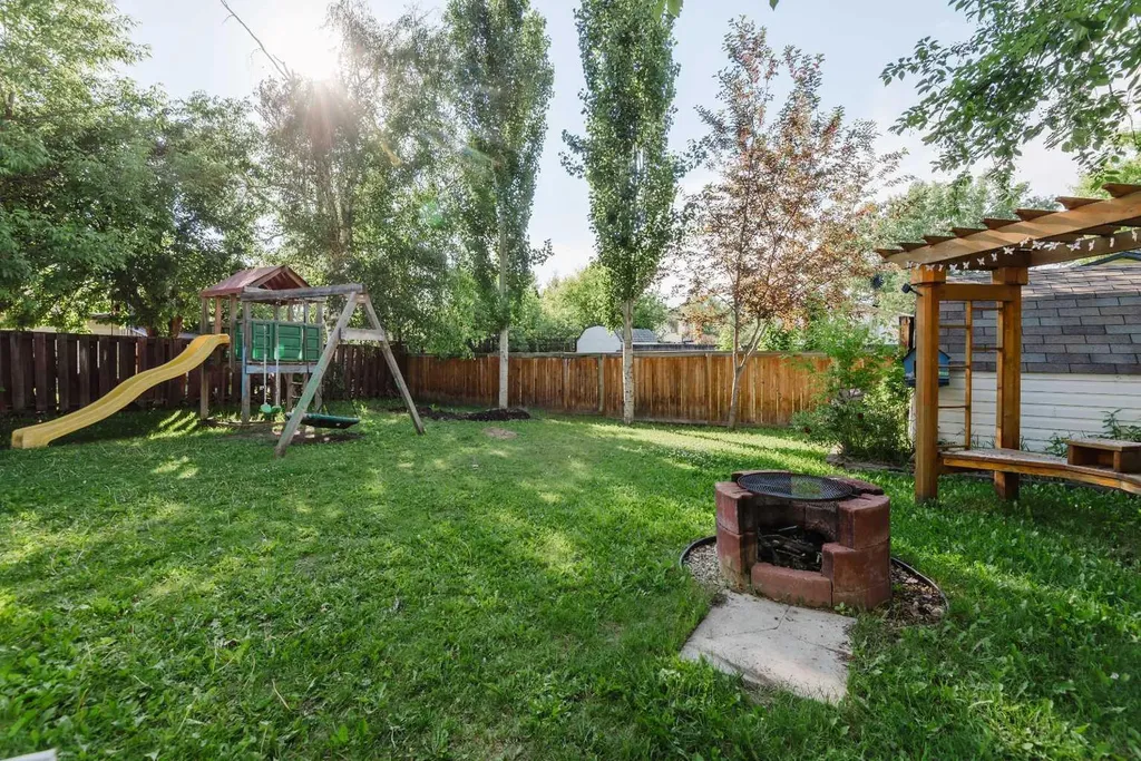 9410 70 Avenue Grande Prairie AB T8V5W8