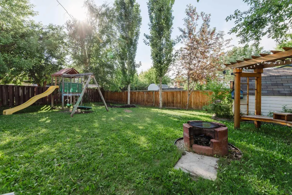 9410 70 Avenue Grande Prairie AB T8V5W8