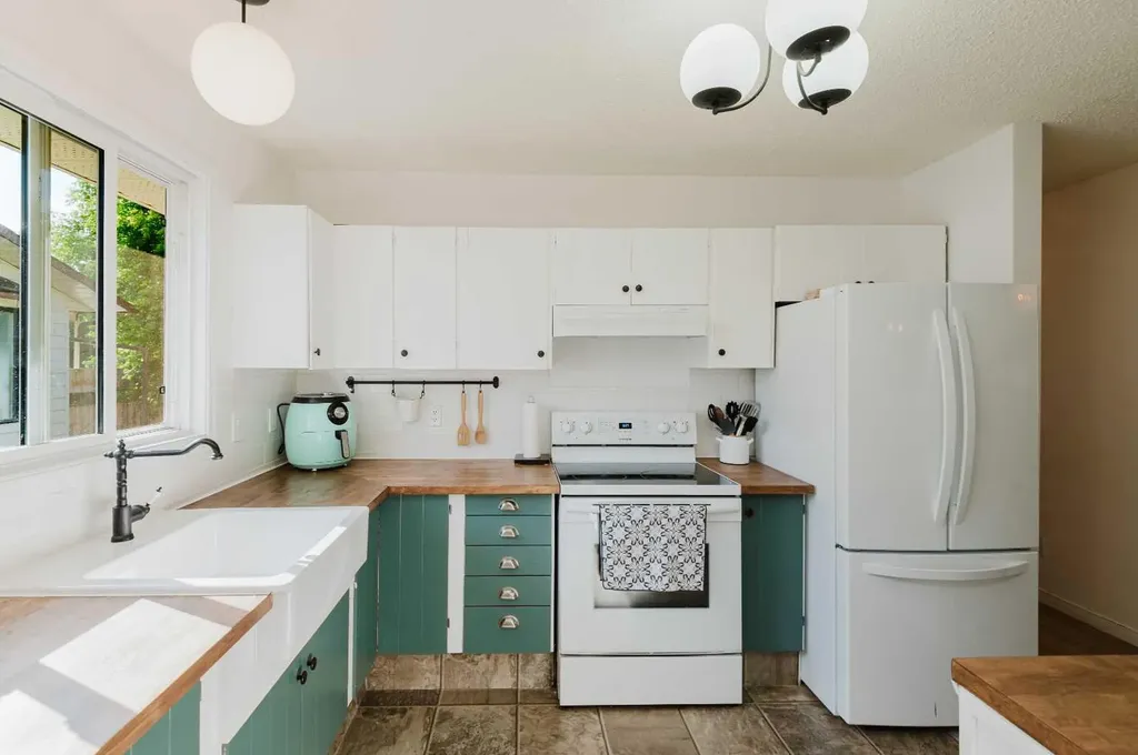 9410 70 Avenue Grande Prairie AB T8V5W8