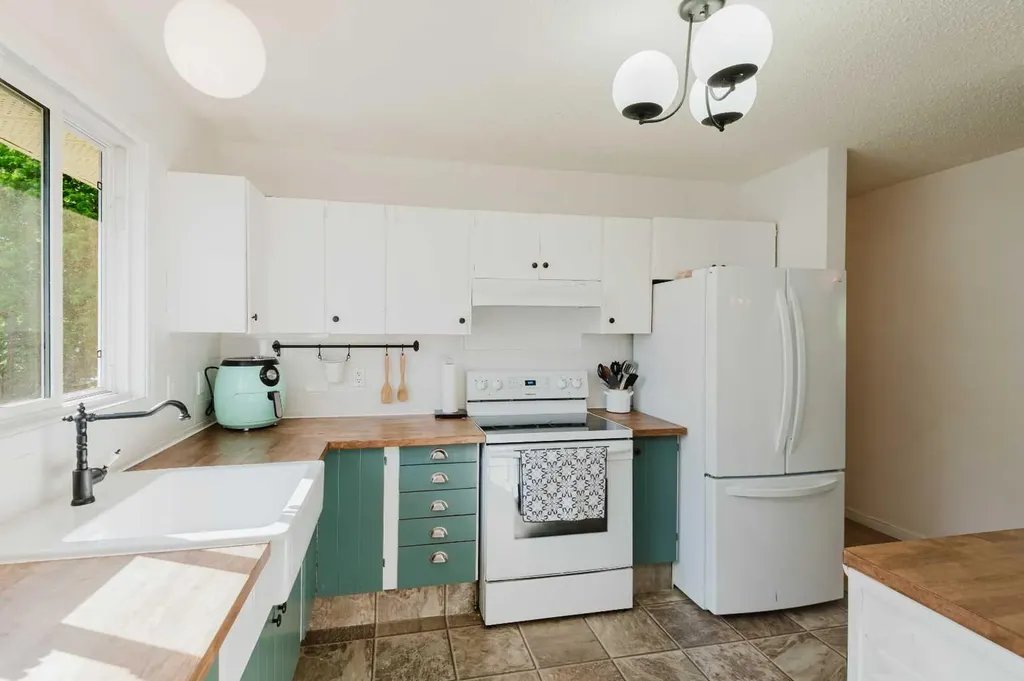 9410 70 Avenue Grande Prairie AB T8V5W8