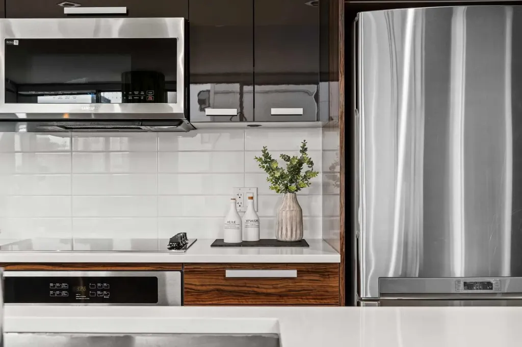 235 9a Street NW Calgary AB T2N 4H7
