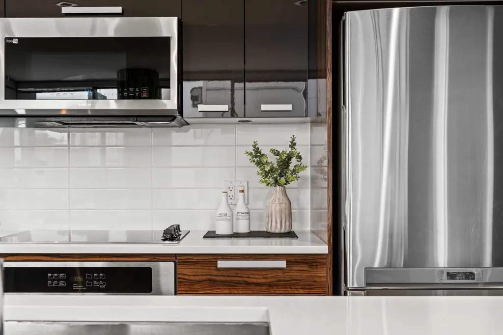 235 9a Street NW Calgary AB T2N 4H7