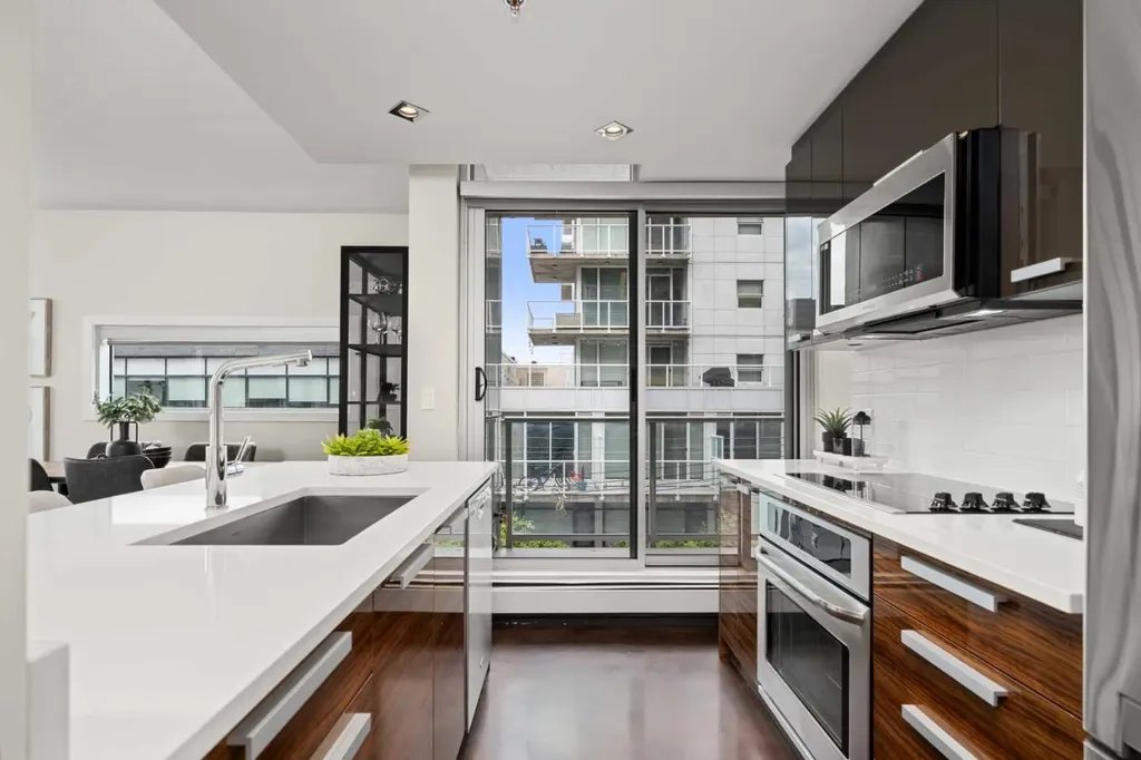 235 9a Street NW Calgary AB T2N 4H7