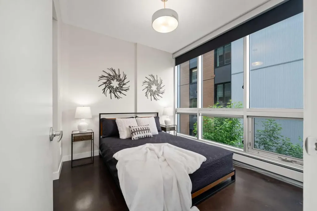 235 9a Street NW Calgary AB T2N 4H7