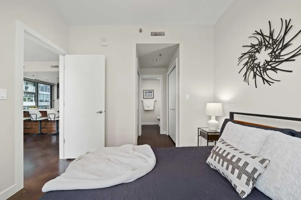 235 9a Street NW Calgary AB T2N 4H7