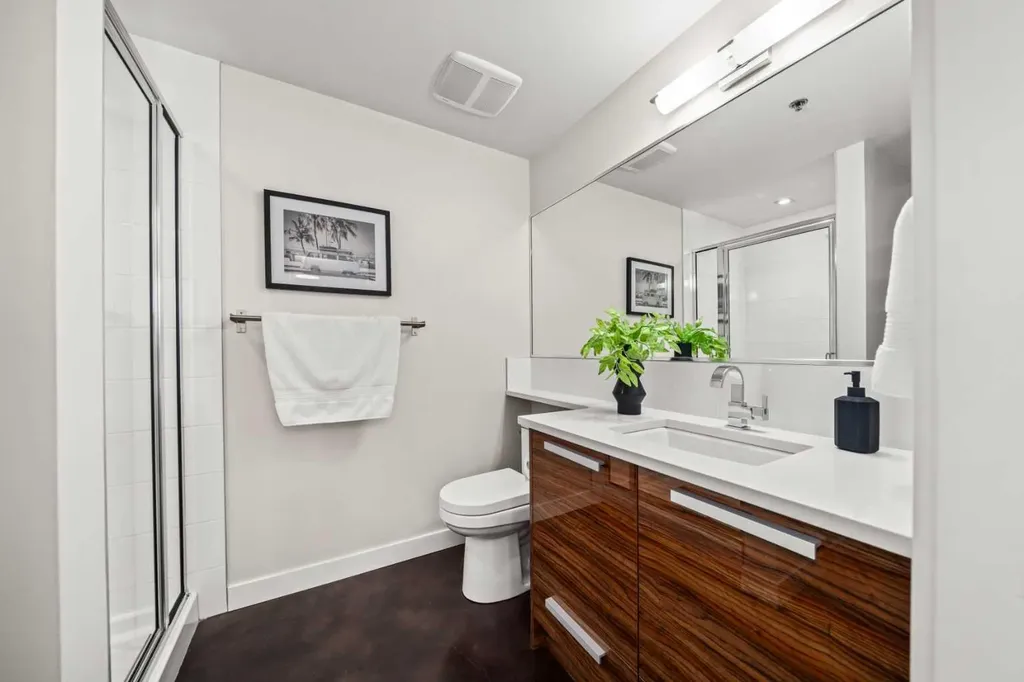 235 9a Street NW Calgary AB T2N 4H7
