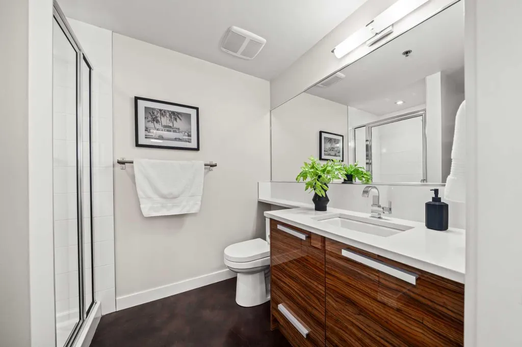 235 9a Street NW Calgary AB T2N 4H7