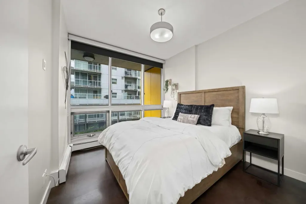 235 9a Street NW Calgary AB T2N 4H7