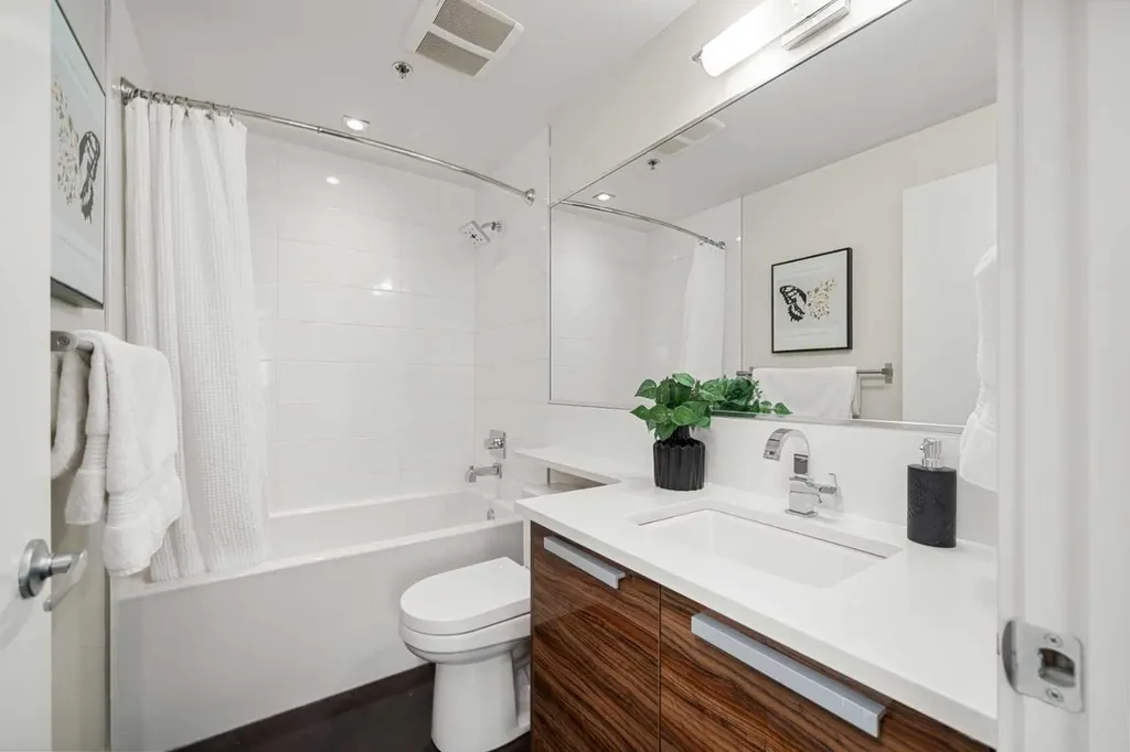235 9a Street NW Calgary AB T2N 4H7