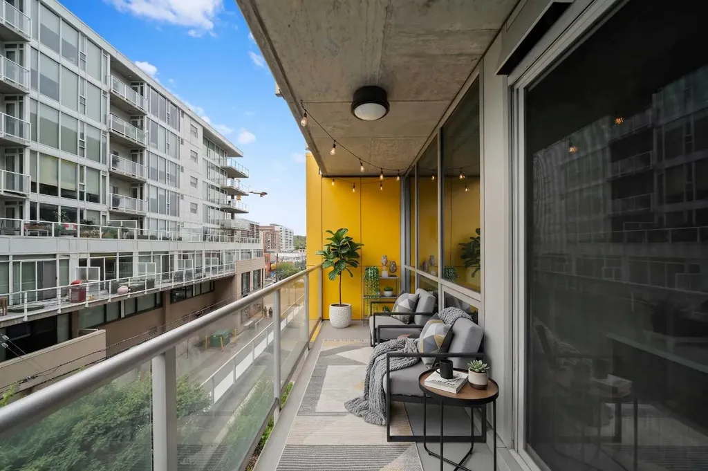 235 9a Street NW Calgary AB T2N 4H7