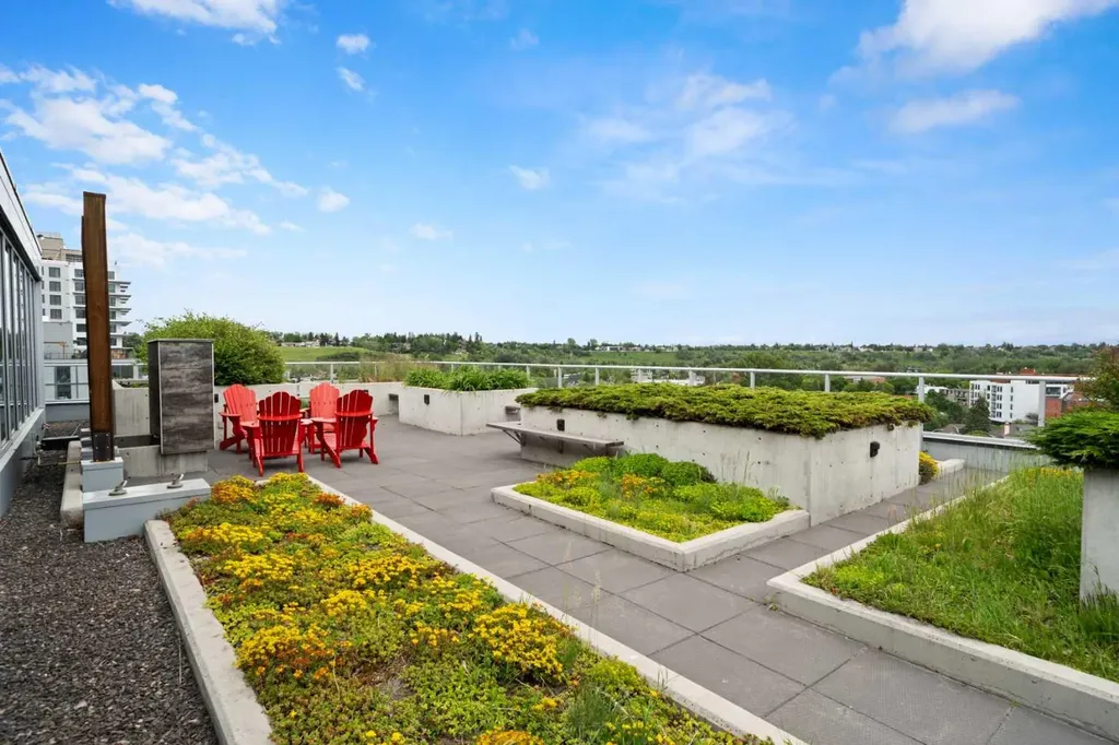 235 9a Street NW Calgary AB T2N 4H7