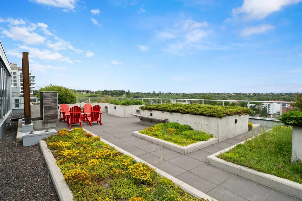 235 9a Street NW Calgary AB T2N 4H7