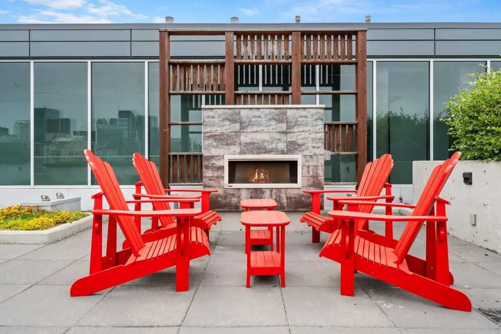 235 9a Street NW Calgary AB T2N 4H7
