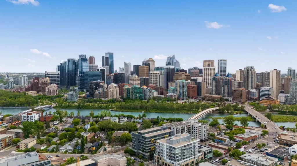 235 9a Street NW Calgary AB T2N 4H7