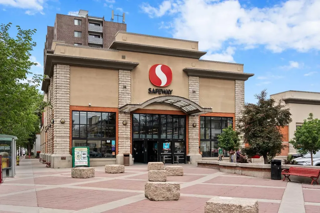 235 9a Street NW Calgary AB T2N 4H7