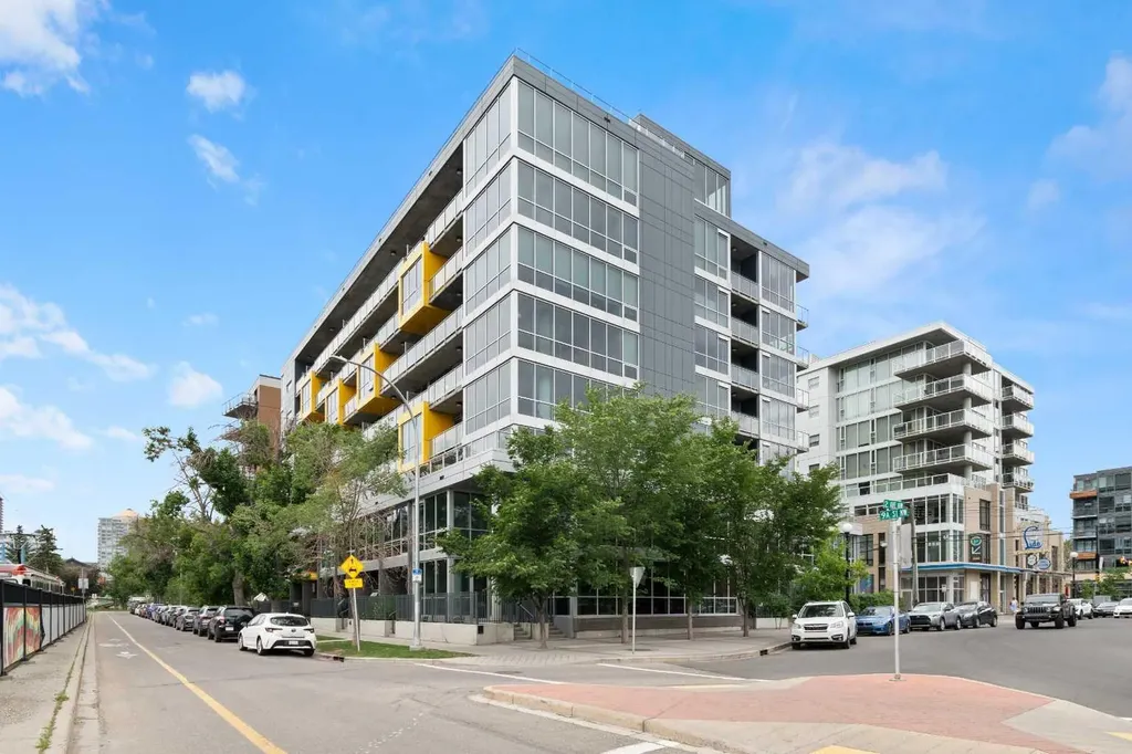 235 9a Street NW Calgary AB T2N 4H7