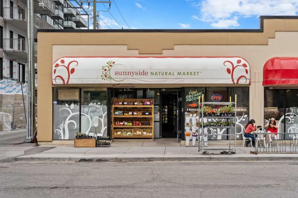 235 9a Street NW Calgary AB T2N 4H7