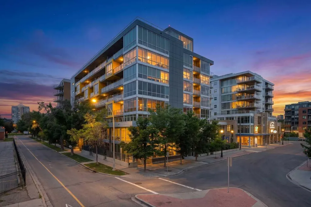 235 9a Street NW Calgary AB T2N 4H7