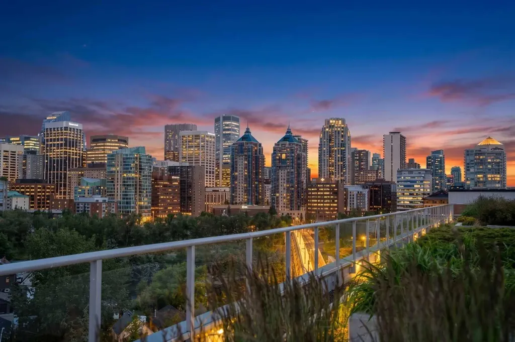 235 9a Street NW Calgary AB T2N 4H7