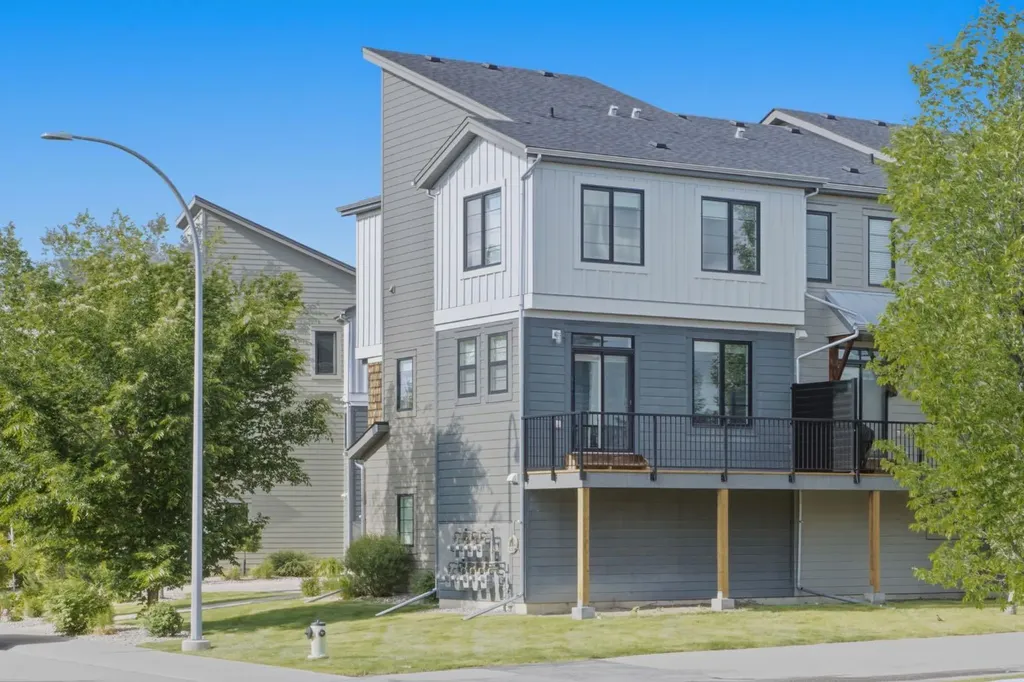 102 Walden Circle SE Calgary AB T2X 0Y4