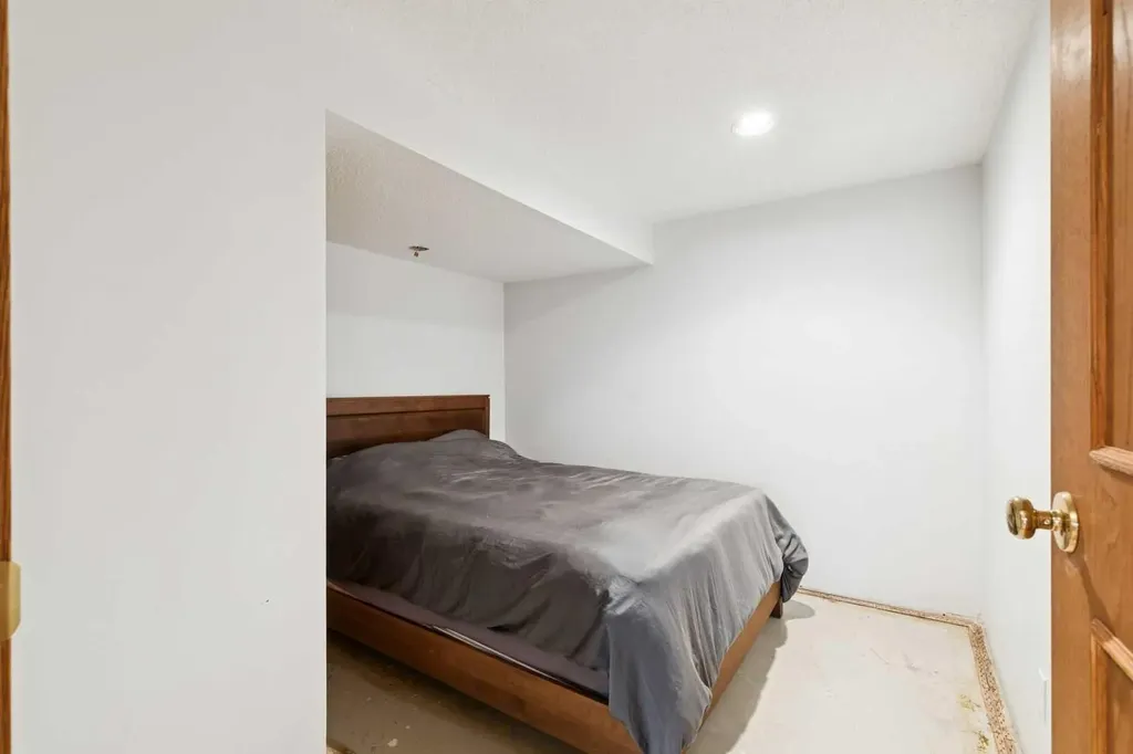 10220 Brookpark Boulevard SW Calgary AB T2W 2P7