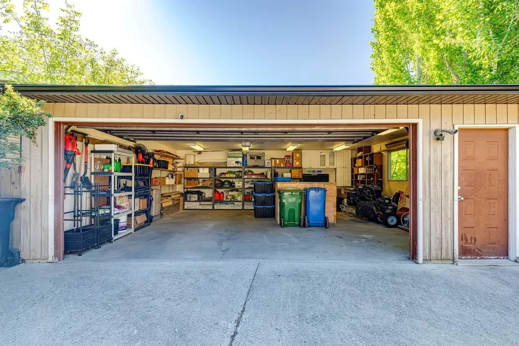 10220 Brookpark Boulevard SW Calgary AB T2W 2P7