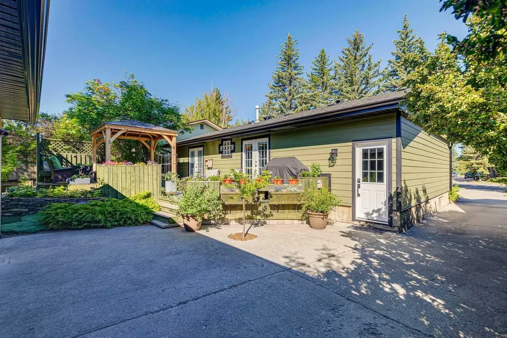 10220 Brookpark Boulevard SW Calgary AB T2W 2P7
