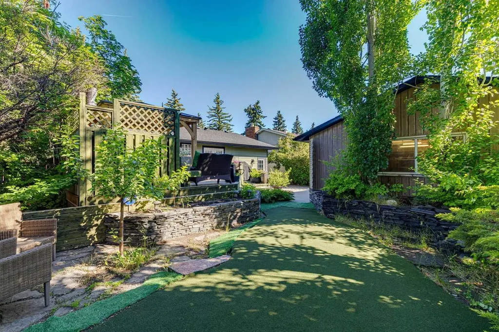 10220 Brookpark Boulevard SW Calgary AB T2W 2P7